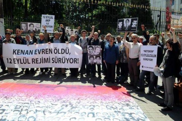 Galatasaray'da 'kenan Evren' Protestoları