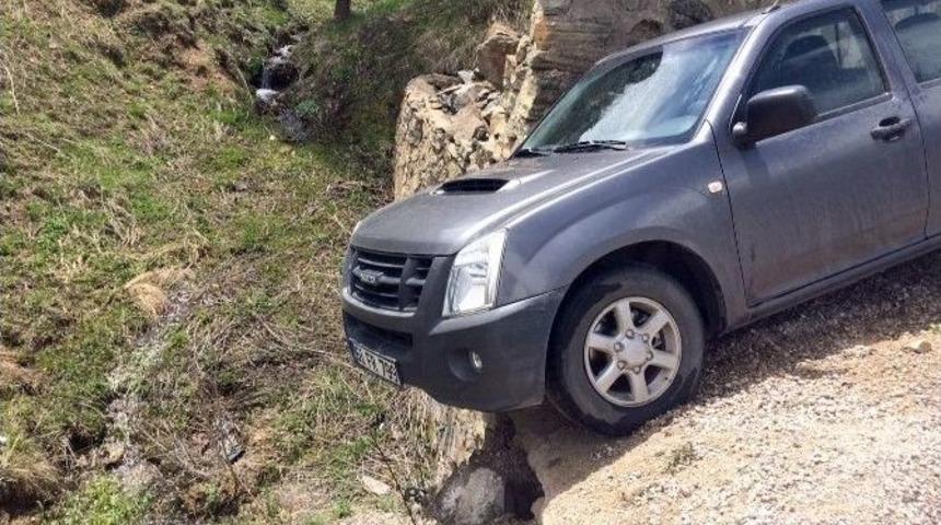 G&uuml;m&uuml;şhane&rsquo;de Trafik Kazası: 3 Yaralı