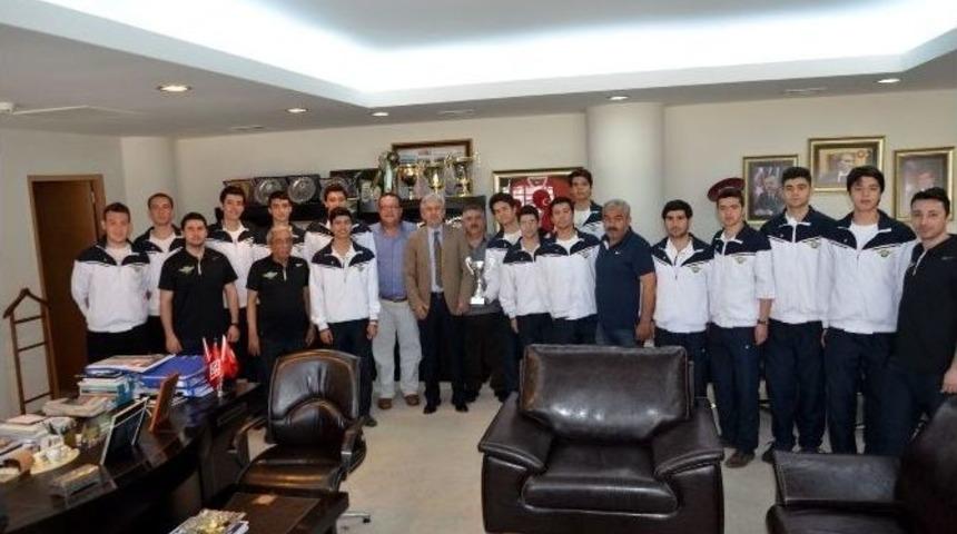 Akhisarlı Gen&ccedil; Basketbolcular T&uuml;rkiye Şampiyonasında