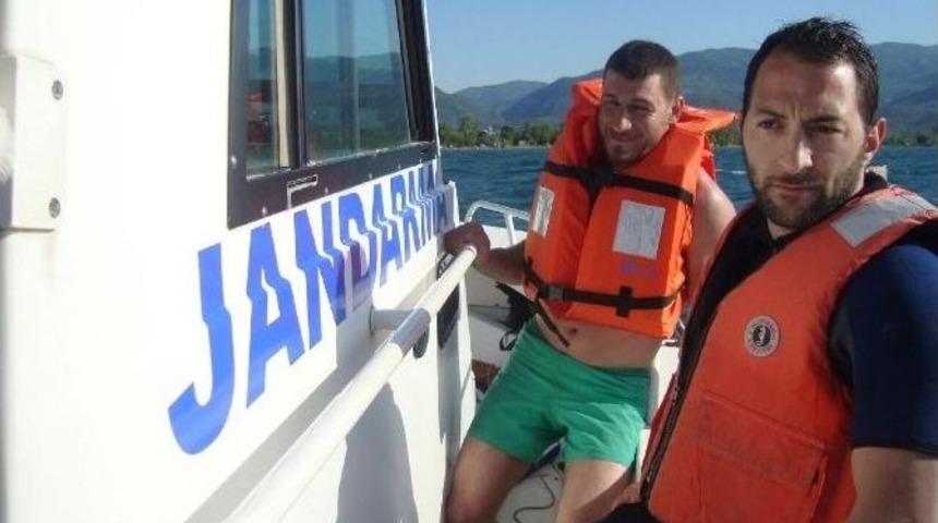 Tekneleri Alabora Olan Gen&ccedil;leri Jandarma Kurtardı