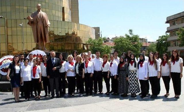 İstiklal Marşını İşaret Diliyle Okudular