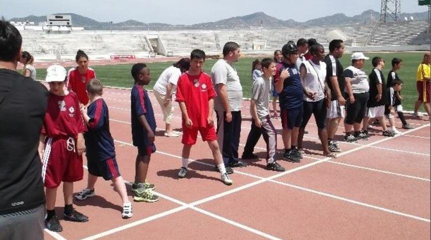 &Ouml;zel Yıldızlardan Madalya Yağmuru