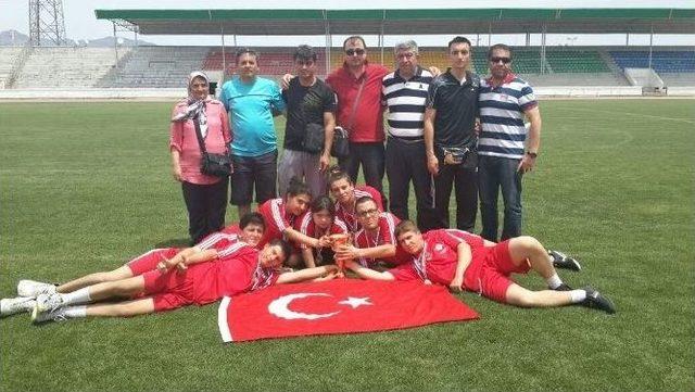 &Ouml;zel Yıldızlardan Madalya Yağmuru 2