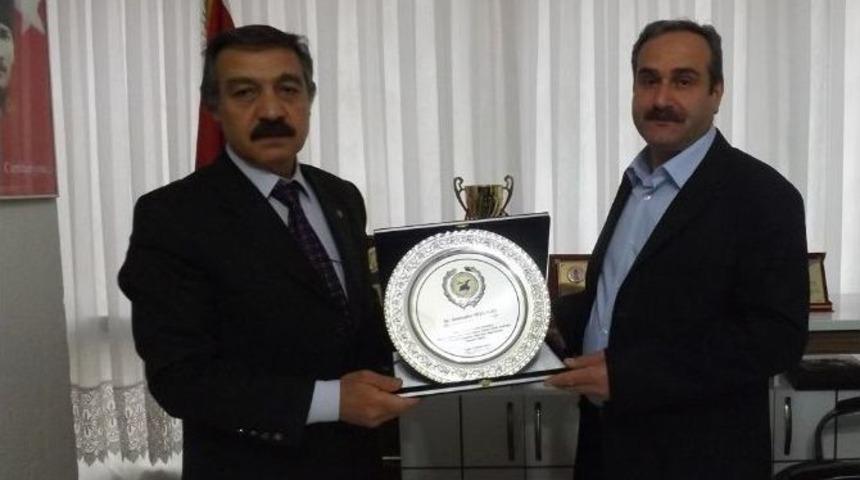 Van&rsquo;da Yılın Ahi Adayı Ve Annesine Plaket