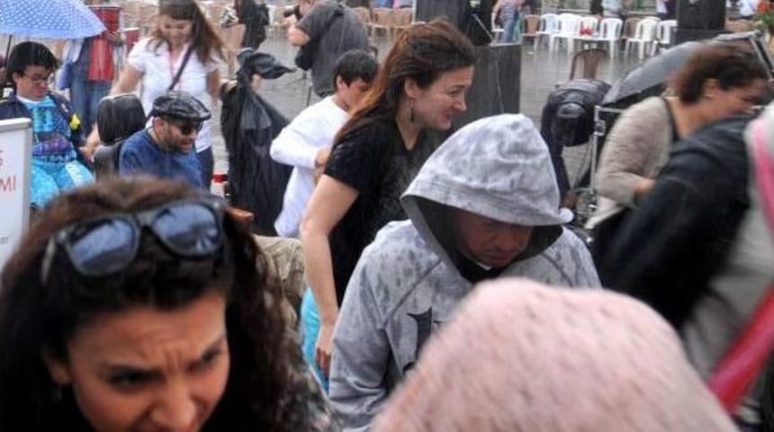 Bodrum'da Yağmurun Ardından Denizin Rengi Değişti