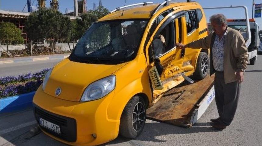 Biga&rsquo;da Trafik Kazası; 2 Yaralı