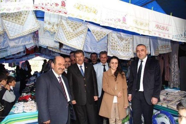 İhtiyaç Sahibi Öğrenciler İçin Kermes Düzenlediler