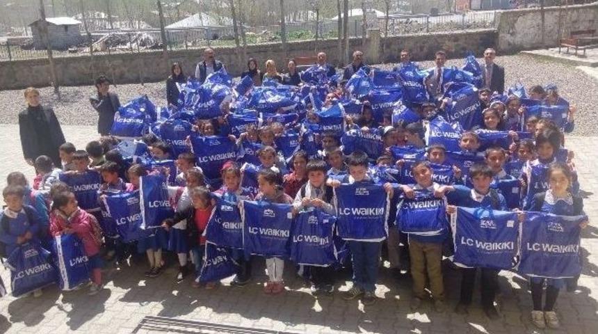 İlkokul &Ouml;ğrencilerine &rsquo;23 Nisan&rsquo; Hediyesi