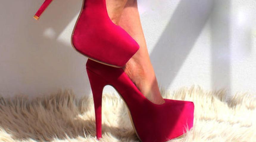  Uzun s&uuml;re topuklu ayakkabı giyenler dikkat