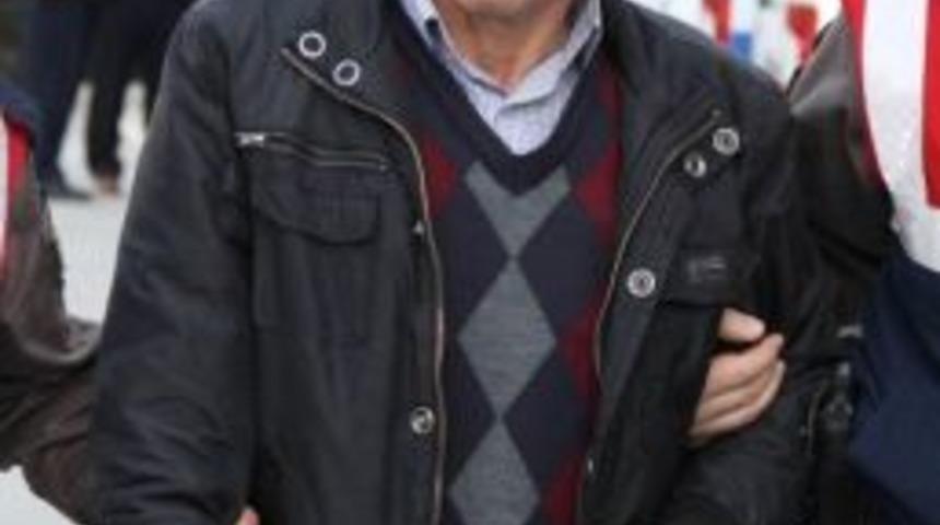 T&uuml;fekle &Uuml;vey Yeğenini Vuran Amcaya 11 Ay Hapis