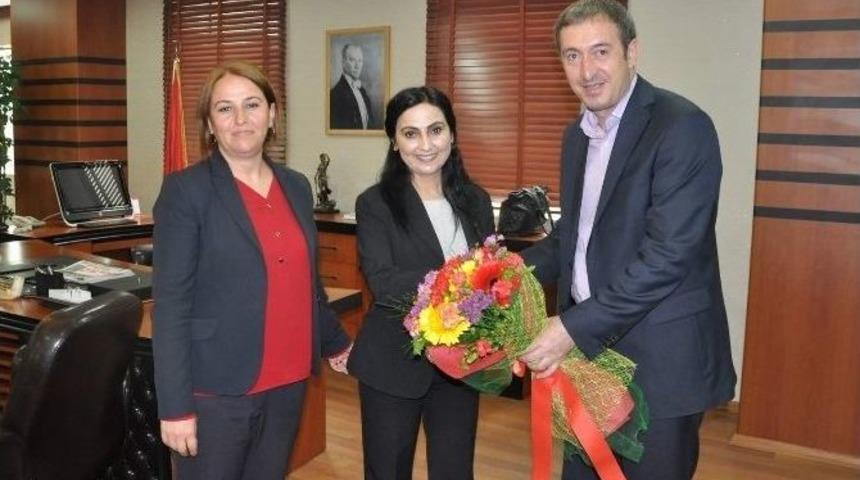 Hdp Eş Genel Başkanı Figen Y&uuml;ksekdağ Siirt Belediyesi&rsquo;ni Ziyaret Etti
