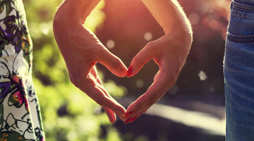 Gelin adayları, d&uuml;ğ&uuml;n mevsimi i&ccedil;in hazır mısınız? İşte işinize yarayacak ipu&ccedil;ları