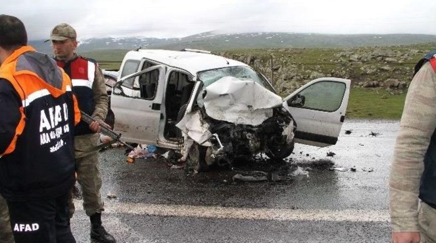 Kars-ardahan Karayolunda Feci Kaza: 6 &Ouml;l&uuml;, 17 Yaralı