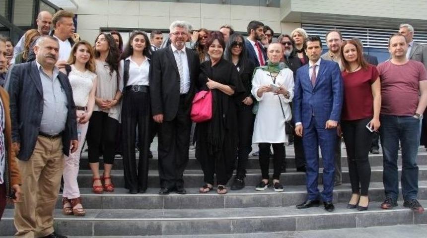 Yeşil&ccedil;am&rsquo;ın Efsane Akt&ouml;rleri İmza Dağıttı