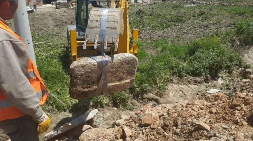 Kazı Sırasında Tarihi Lahit Bulundu