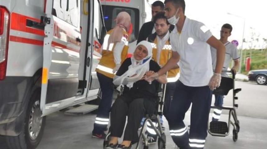 Karaman'da Iş&ccedil;i Servisi Devrildi: 22 Yaralı