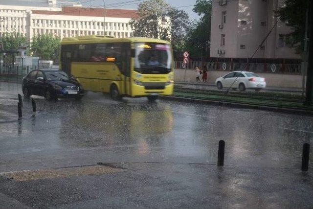 Gaziantep’te Yağmur Vatandaşları Hazırlıksız Yakaladı