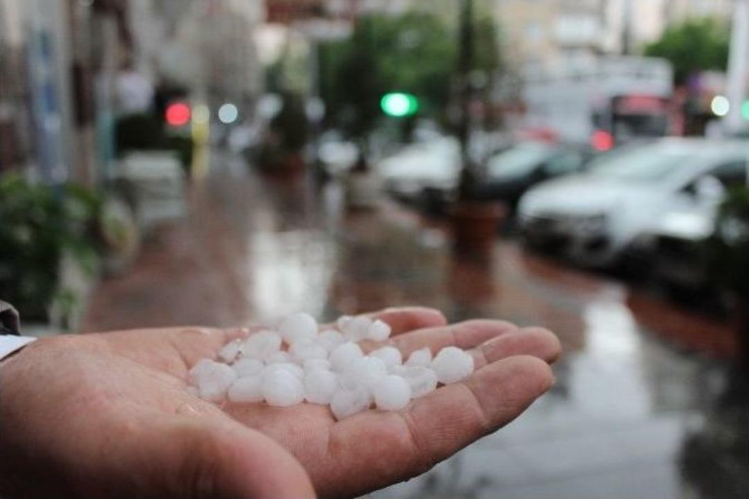 Kahramanmaraş&rsquo;ta Ceviz B&uuml;y&uuml;kl&uuml;ğ&uuml;nde Dolu Yağdı