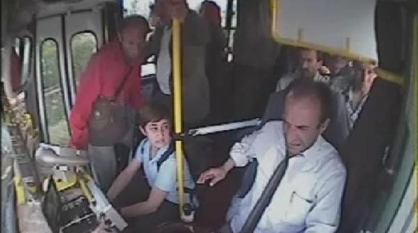 T&uuml;mseğe Sert Giren Şof&ouml;r&uuml; Yolcu Darp Etti