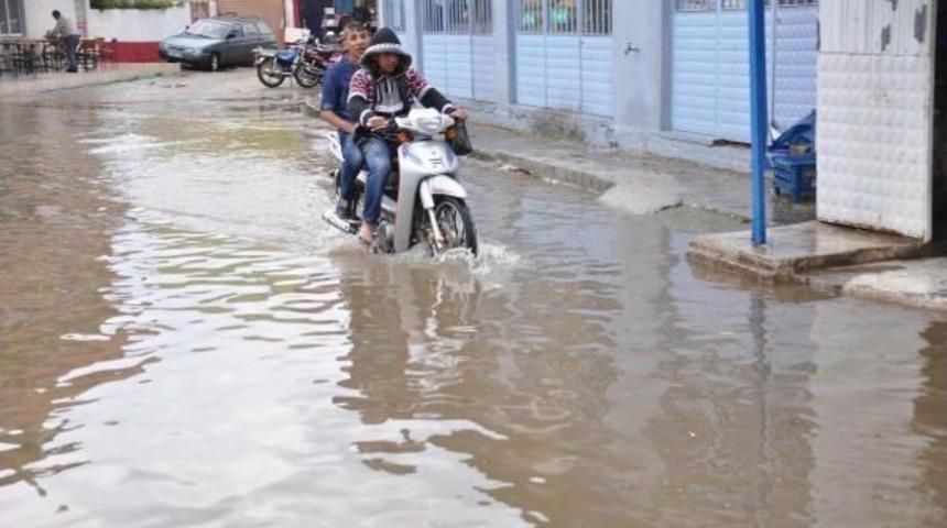 İncirliova'da Sağanak Yağmur Etkili Oldu