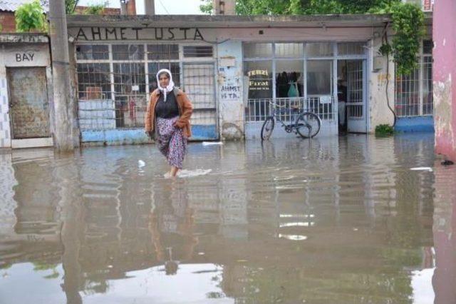 İncirliova da Sağanak Yağmur Etkili Oldu 3