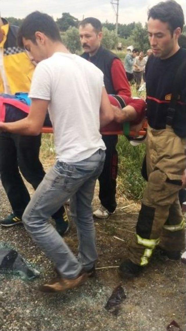 İş&ccedil;i Servisi Devrildi, Yolcular Etrafa Savruldu 3