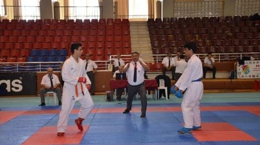 Karate Grup M&uuml;sabakaları Aydın&rsquo;da Yapıldı