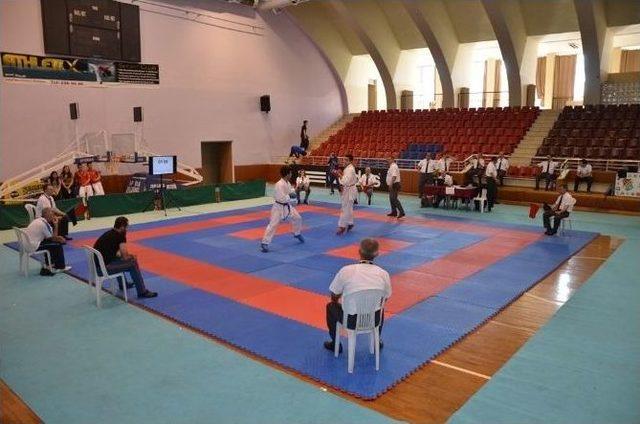 Karate Grup M&uuml;sabakaları Aydın&rsquo;da Yapıldı 1