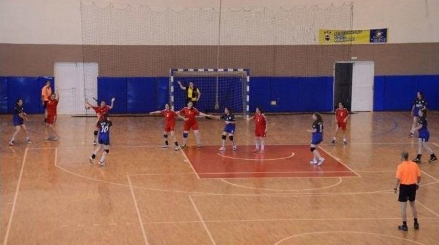 Okullar Arası Hentbol Yarı Final M&uuml;sabakaları Sona Erdi