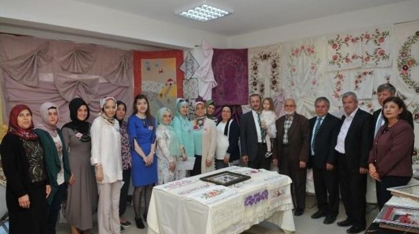 İzmek&rsquo;te İlk Yıl Sonu Sergisi Akmeşe &lsquo;de A&ccedil;ıldı