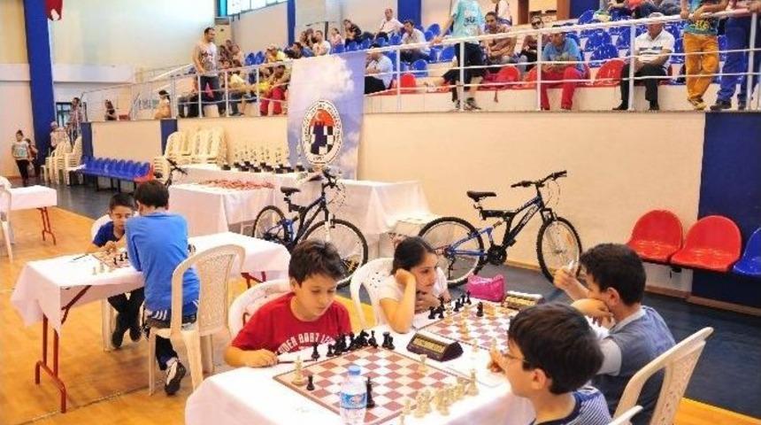 Gen&ccedil; Satran&ccedil;&ccedil;ılar Bal&ccedil;ova&rsquo;da Buluştu