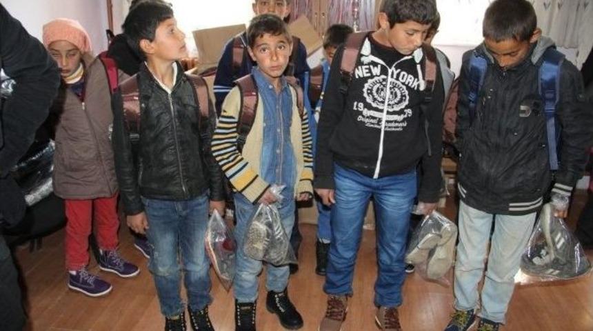 İstanbul&rsquo;dan Başkaleli &Ouml;ğrencilere Yardım Eli