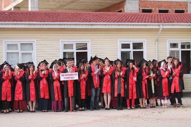 Tosya Meslek Yüksekokulu 3. Dönem Mezuniyet Heyecanı Yaşandı