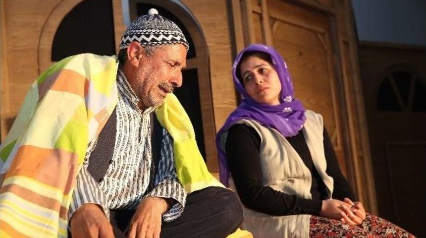 &ldquo;soluk Alma Vakti&rdquo; Ak&ccedil;akale&rsquo;de Sahnelendi