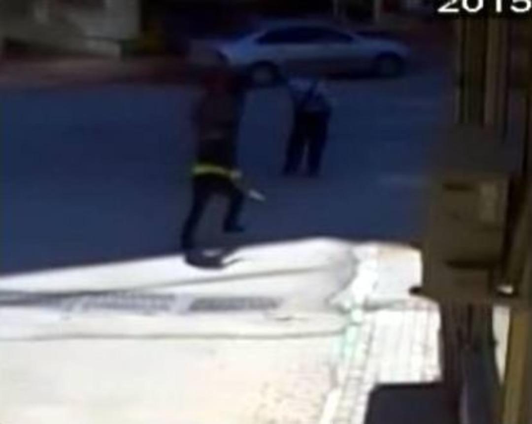 (&ouml;zel Haber) Elindeki Bı&ccedil;akla Dehşet Sa&ccedil;tı