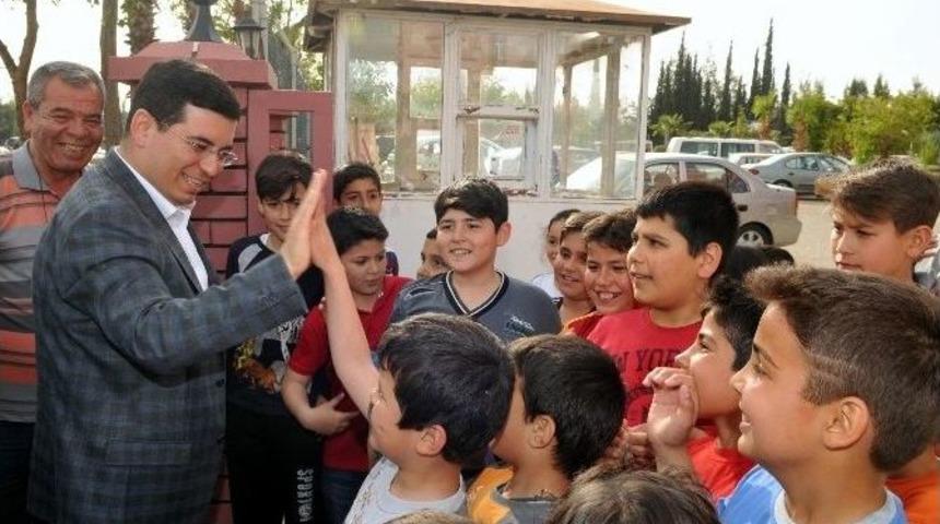 Başkan T&uuml;t&uuml;nc&uuml;&rsquo;den &Ccedil;ocuklara Halı Saha Ve Bilgi Evi M&uuml;jdesi