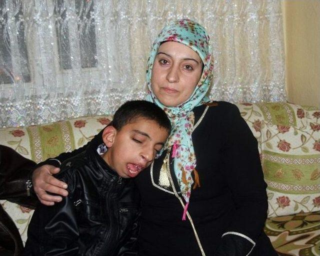Yozgat’ta 12 Yaşındaki Muhammet Ameliyat İçin Yardım Bekliyor