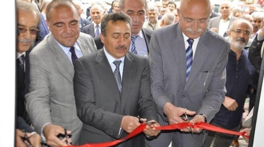 &ldquo;kıl Testere İle Ahşabın Dansı&rdquo; Sergisi A&ccedil;ıldı