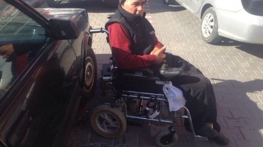 Ehliyetsiz S&uuml;r&uuml;c&uuml; Engelli Vatandaşa &Ccedil;arpıp Ka&ccedil;tı