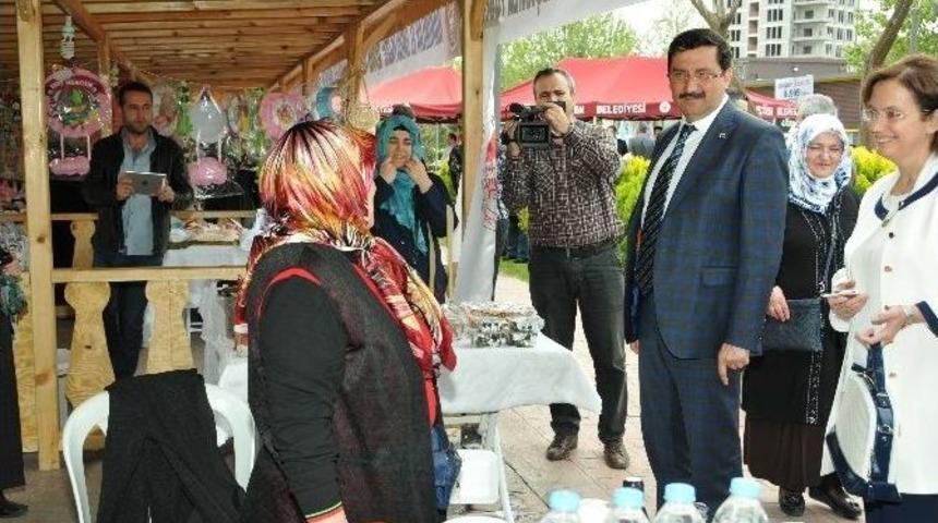 Hanımlar El Emeği Pazarı&rsquo;nın A&ccedil;ılışını Başkan Ak Yaptı