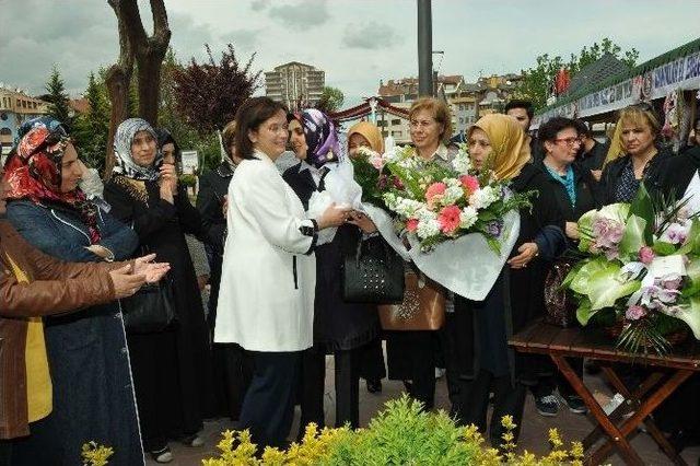 Hanımlar El Emeği Pazarı’nın Açılışını Başkan Ak Yaptı