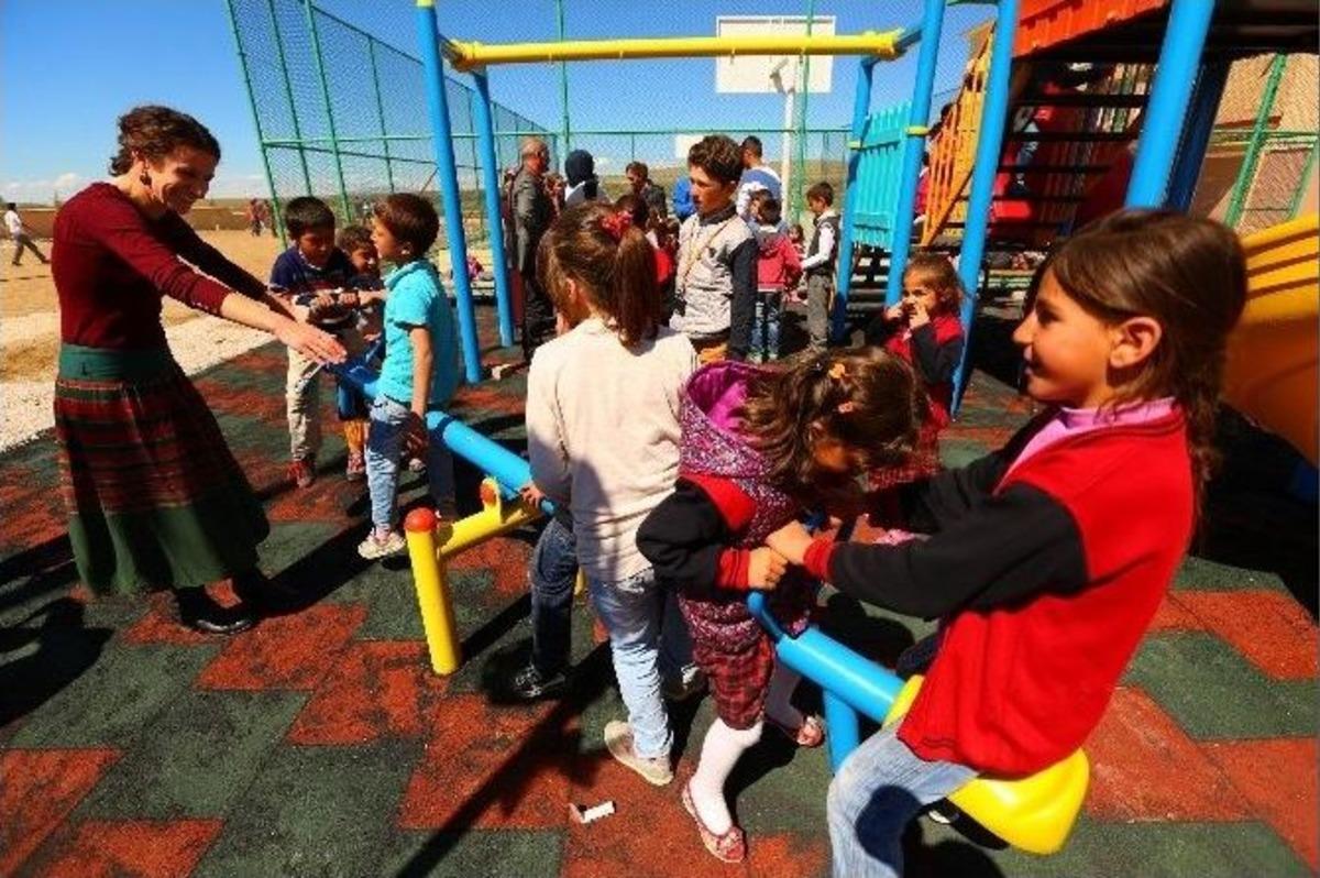 Edremit Belediyesi&rsquo;nden 7 Mahalleye &Ccedil;ocuk Oyun Alanı