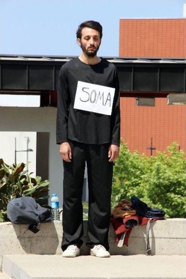 (&ouml;zel Haber) Tek Kişilik Sessiz Eylemle Soma&rsquo;yı Andı 1