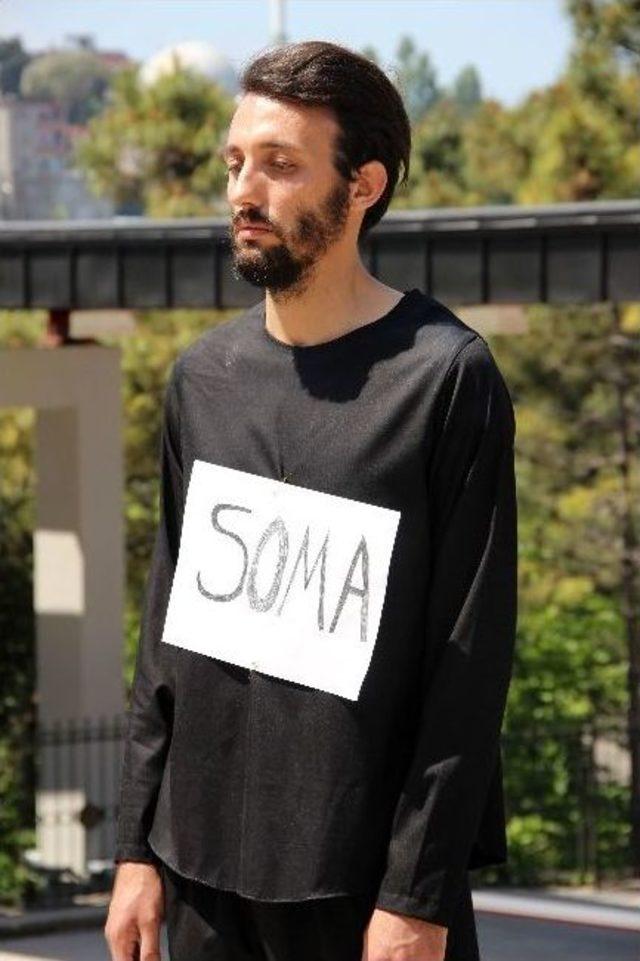 (&ouml;zel Haber) Tek Kişilik Sessiz Eylemle Soma&rsquo;yı Andı 2