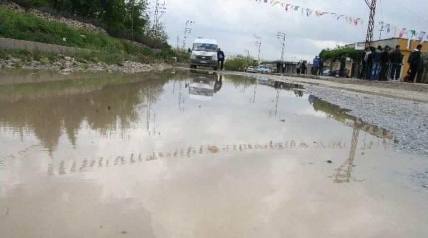 Silvan&rsquo;da Kanalizasyonlar Karayoluna Akıyor