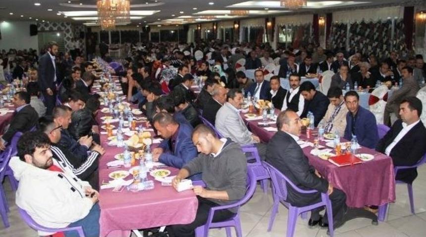 Ak Parti&rsquo;nin D&uuml;n&uuml; Ve Bug&uuml;n&uuml; Bir Arada