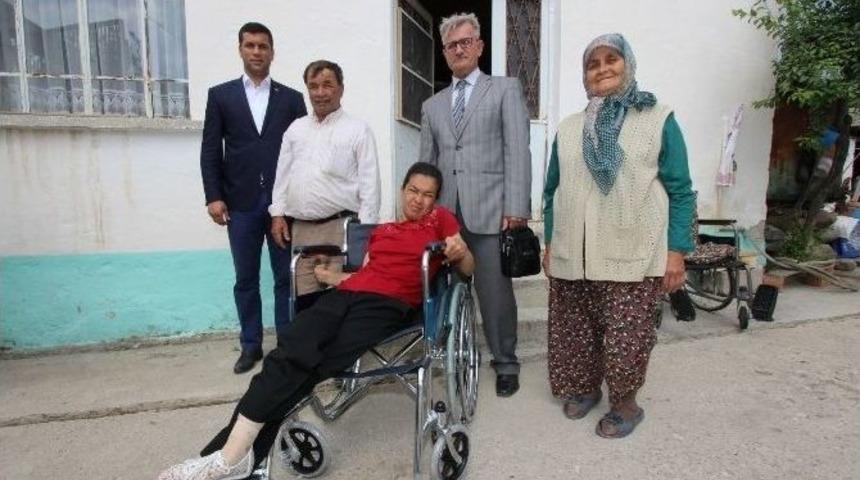 Başkan Yaralı&rsquo;dan Engelli Kıza Tekerlekli Sandalye