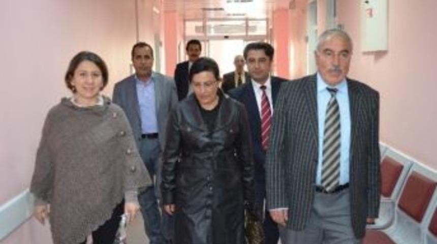 Başkan Yardımcısı Ekem&rsquo;den Hemşirelere G&uuml;l