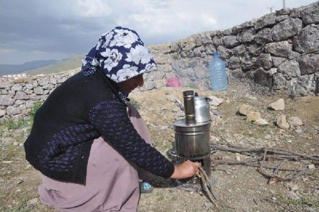 3 Yaşındaki Çocuklarıyla Çadırda Yaşıyorlar 2