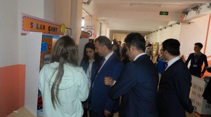 Boz&uuml;y&uuml;k Fen Lisesi&rsquo;nde T&uuml;bitak 4006-bilim Fuarı Sergisi A&ccedil;ıldı